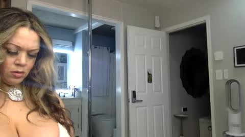 curvyfunlover online show from November 17, 1:01 pm