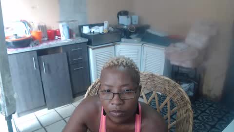 curvypear76x online show from December 9, 2:06 pm