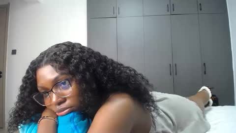 Liya online show from June 2, 11:39 pm