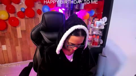    Independent Model online show from November 1, 1:10 am