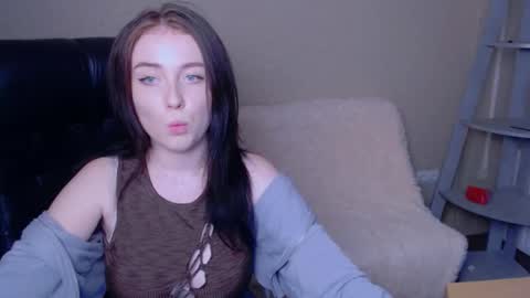 cute_emeli_ online show from November 12, 3:10 pm