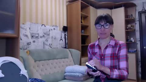 cute_lion_ online show from April 12, 11:46 am