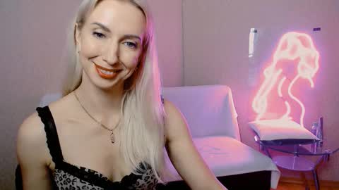 cute_smile_shy online show from November 27, 9:28 pm