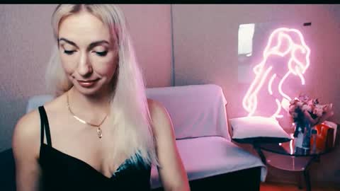 cute_smile_shy online show from October 9, 7:40 pm