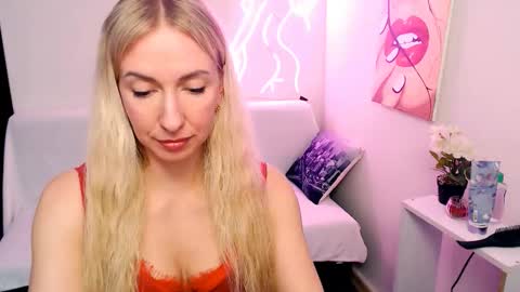 cute_smile_shy online show from March 24, 8:36 pm