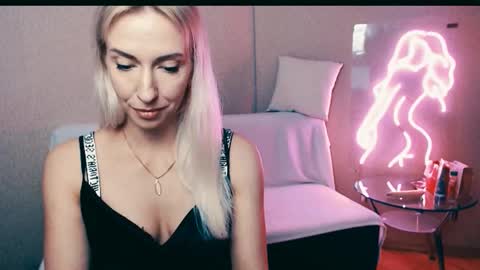 cute_smile_shy online show from October 21, 7:40 pm