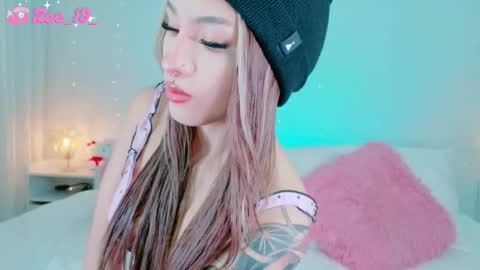 Zoe  online show from March 13, 2:57 am