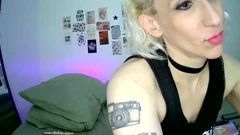 Bella online show from December 3, 4:04 am