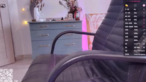 kendall online show from November 17, 4:57 am