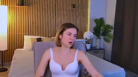 cutemirage online show from April 18, 7:58 pm