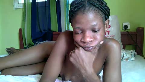 Cutequeen8 online show from February 11, 7:02 am