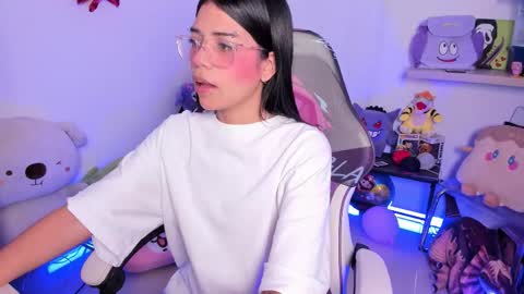  - independent model online show from October 18, 1:08 am