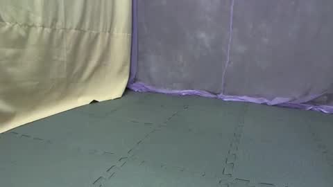 cutetinyasian143_ online show from November 10, 5:57 am