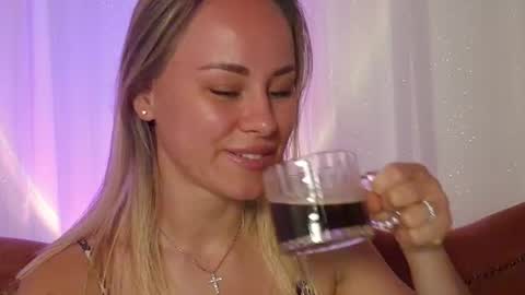 cutie_xoxo_ online show from July 15, 10:42 am