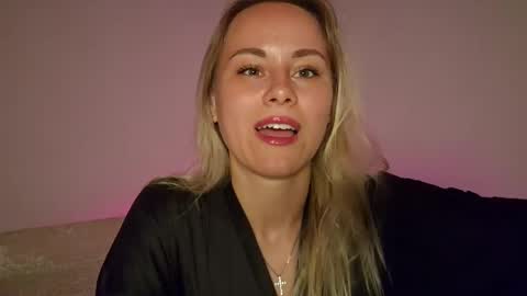 cutie_xoxo_ online show from June 7, 8:15 pm