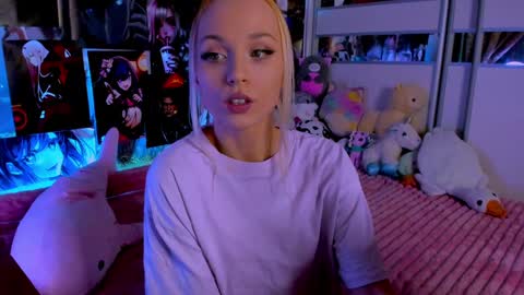 Nora online show from March 6, 9:20 pm