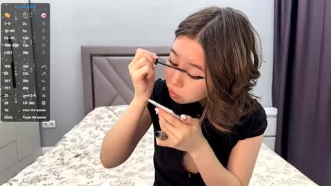 Akemi online show from December 18, 8:19 am