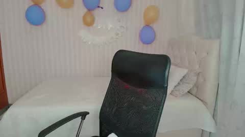 daeneryslove_doll online show from October 22, 5:34 am