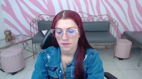 daffne evans online show from November 19, 8:31 pm