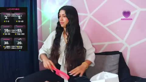 dafna lorens  online show from April 16, 8:30 pm