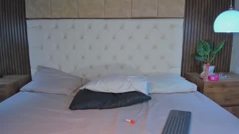 dafne_hillss online show from September 16, 3:53 pm