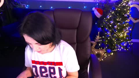 Dafni Mon online show from December 31, 8:15 am