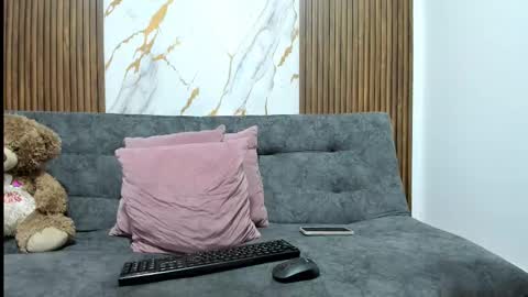 dahianaroa online show from February 27, 1:11 pm