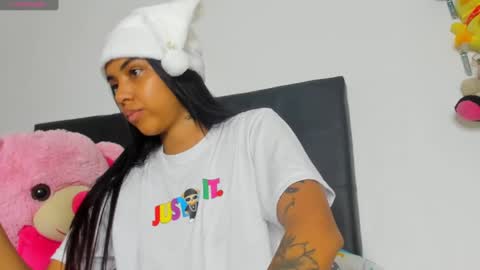    online show from December 6, 9:01 pm