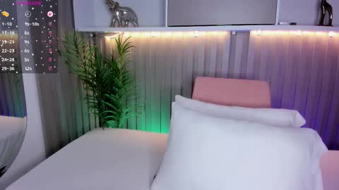 dahianthompson1_ online show from February 17, 8:52 pm