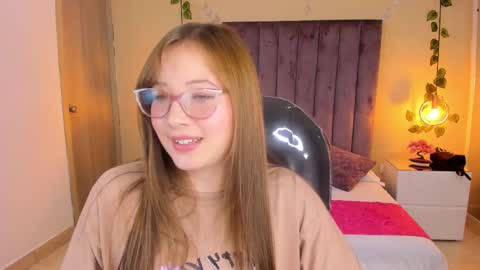 Dahlia online show from November 8, 1:43 am