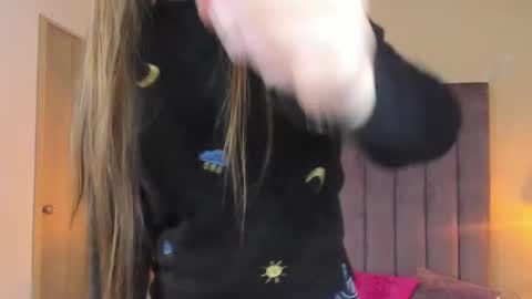 Dahlia online show from December 18, 8:19 am