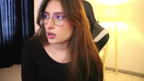 Lauren            online show from November 4, 4:12 pm