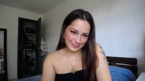 IG  dakotasofiaa online show from April 8, 8:11 pm