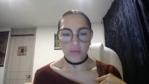 IG  dakotasofiaa online show from February 24, 3:42 am