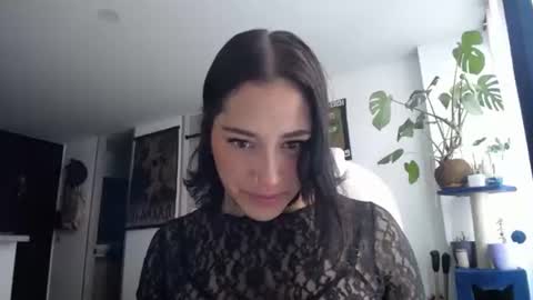 IG  dakotasofiaa online show from February 4, 12:00 pm