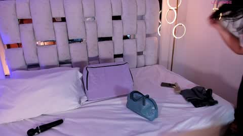 dakota_jhons1 online show from April 1, 7:00 pm