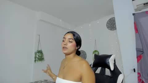 dakota_x18 online show from November 5, 8:36 pm