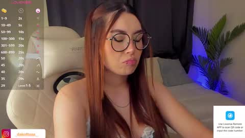 dakottaa__ online show from March 1, 11:37 pm