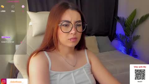 dakottaa__ online show from February 11, 11:12 pm