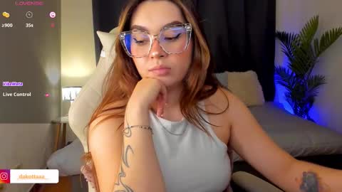 dakottaa__ online show from October 13, 11:07 pm