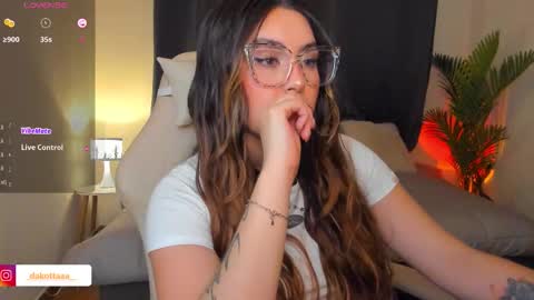 dakottaa__ online show from March 28, 11:58 pm