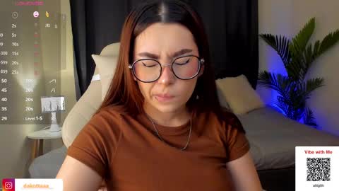 dakottaa__ online show from March 11, 11:04 pm