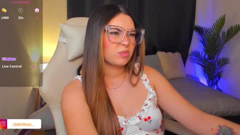 dakottaa__ online show from February 15, 12:35 am