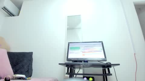  Ren  online show from February 5, 10:55 pm