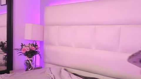 daliacastle online show from July 18, 8:11 pm