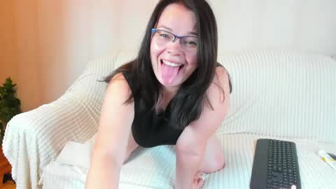 danajhonson online show from April 25, 6:16 pm