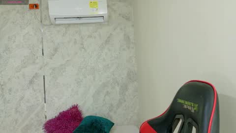 dani_lue online show from May 17, 12:26 pm
