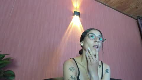 danielamonroe online show from March 29, 12:09 am
