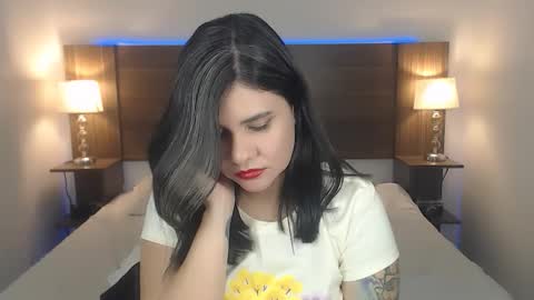 daniellerain online show from November 19, 11:49 pm