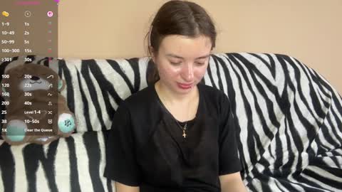 Mia online show from December 5, 7:41 am